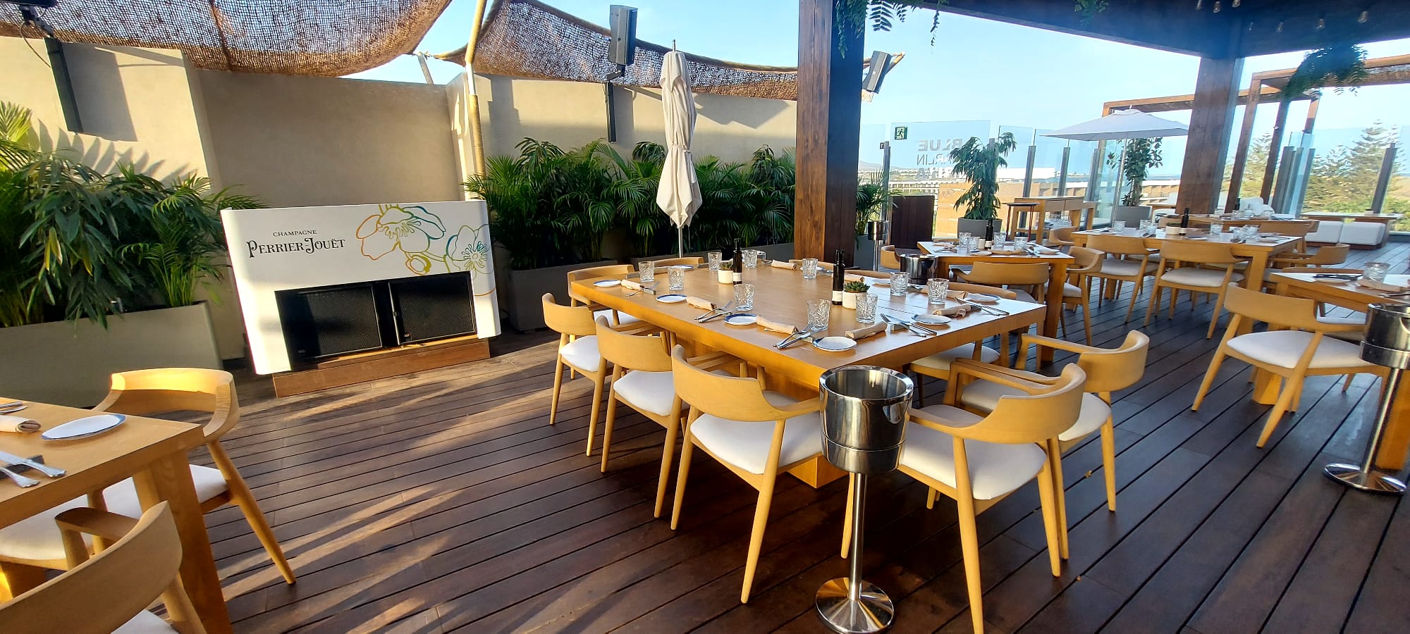 mesas y sillas de terraza restaurante Palo cortado suministradas por Sitamon